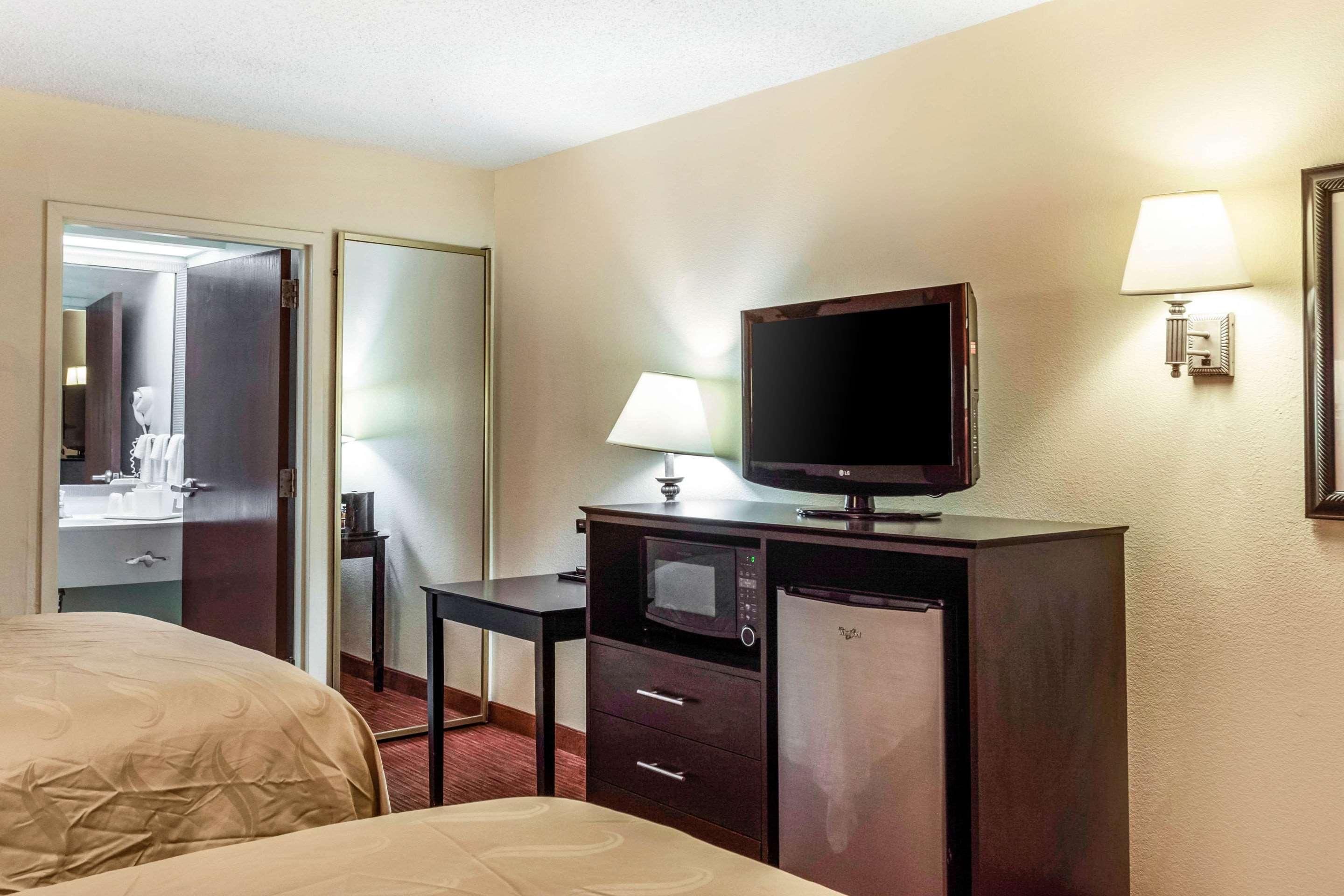 Quality Inn Олбани Екстериор снимка