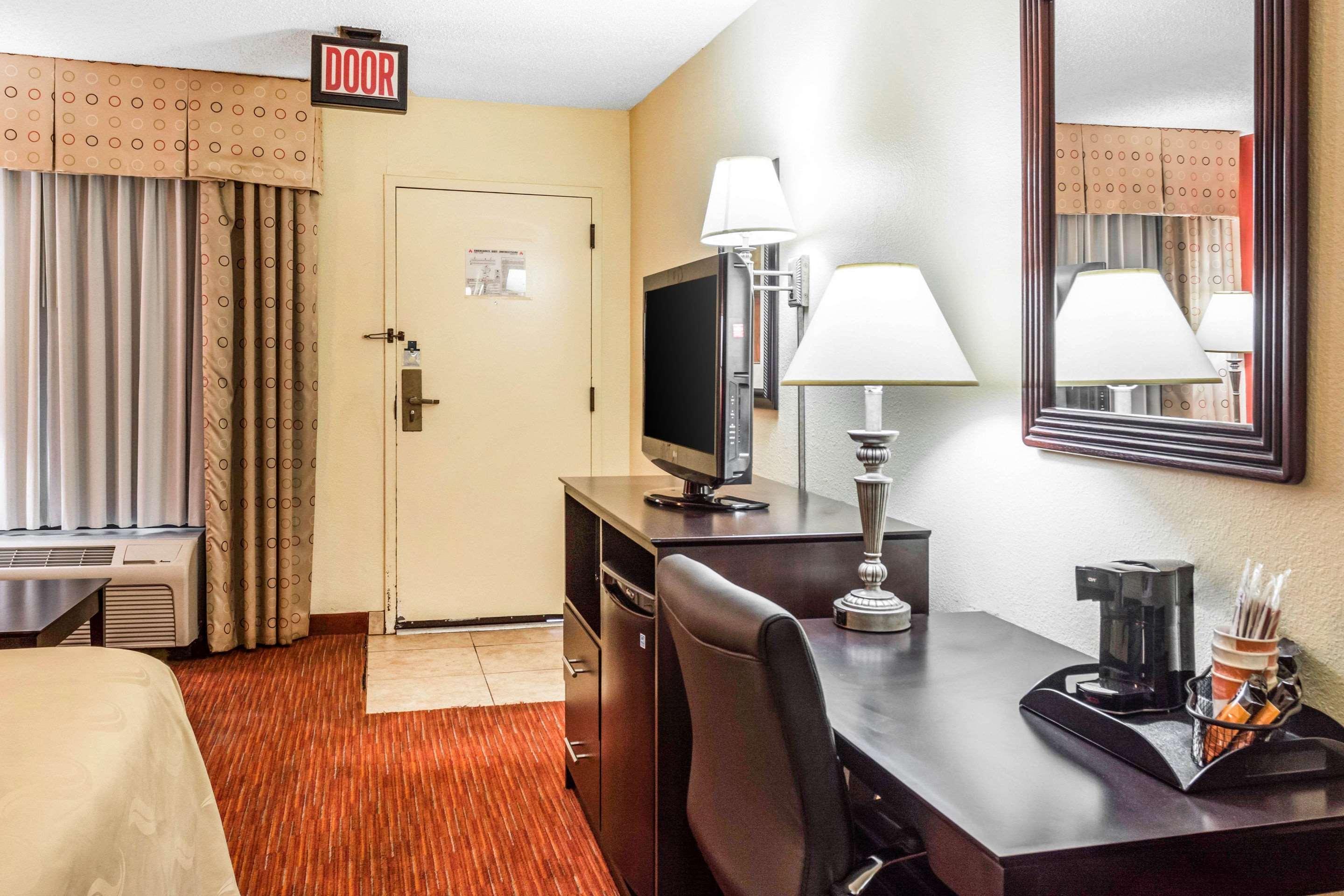 Quality Inn Олбани Екстериор снимка