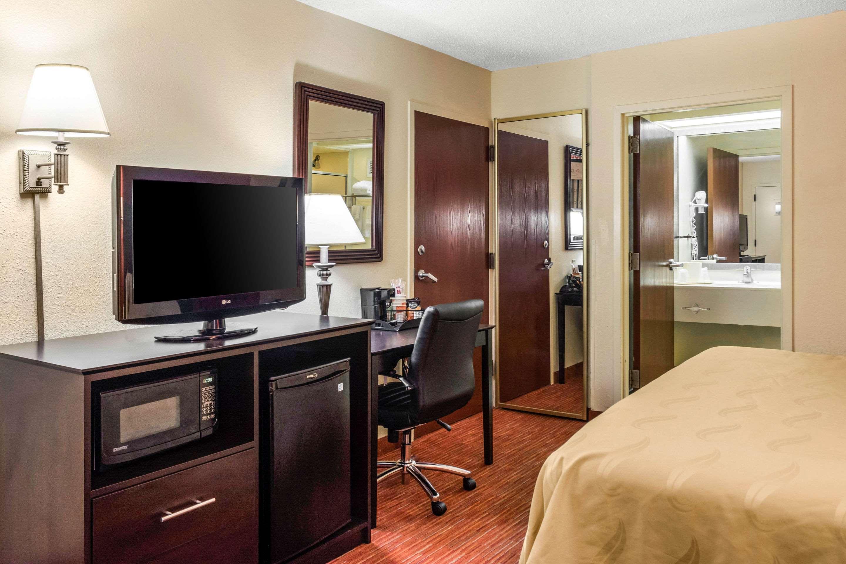 Quality Inn Олбани Екстериор снимка