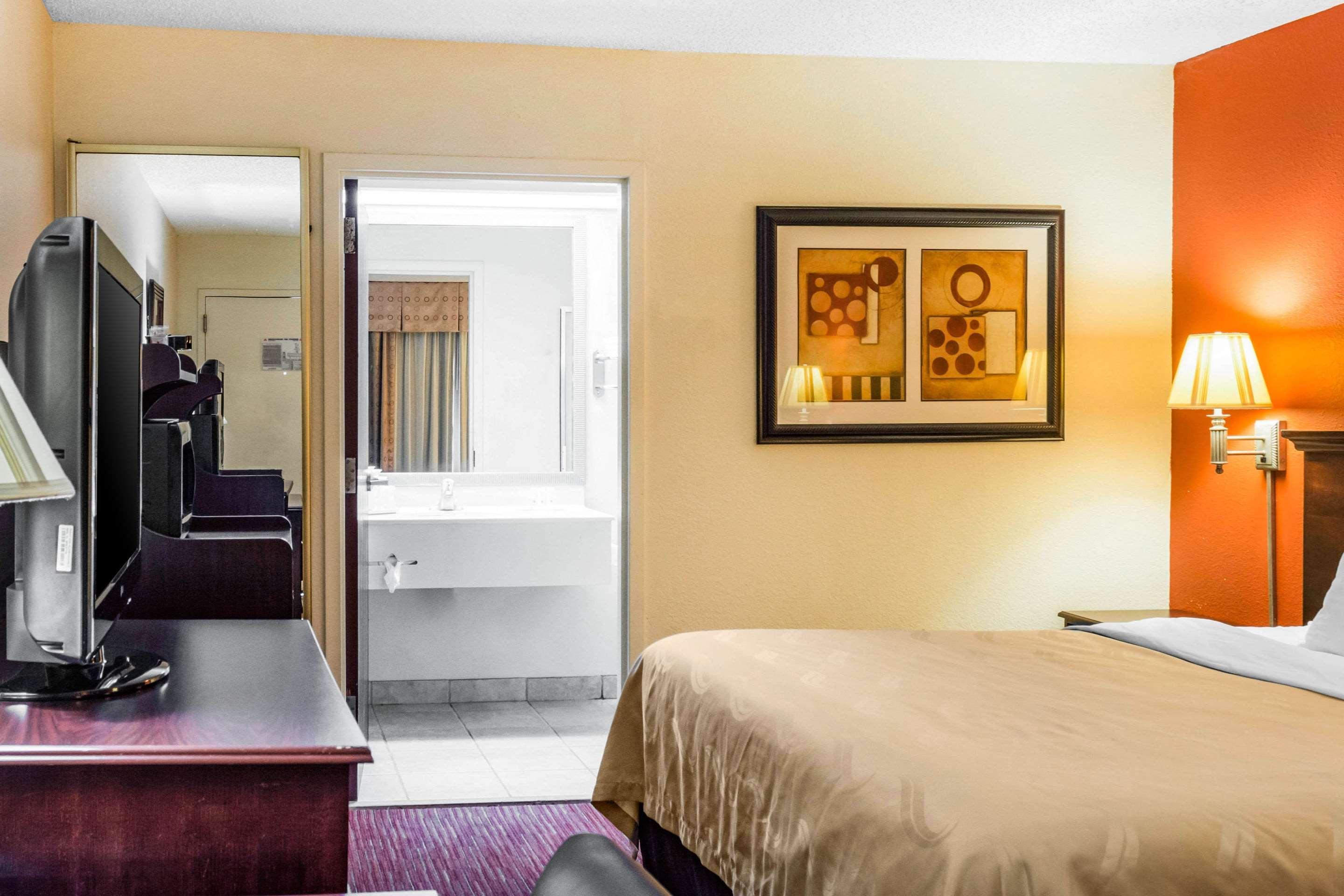 Quality Inn Олбани Екстериор снимка