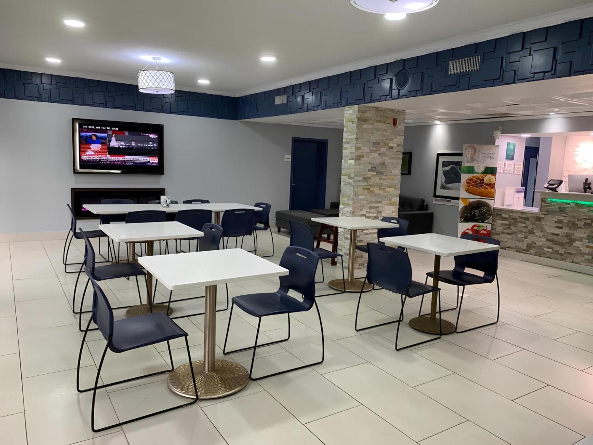 Quality Inn Олбани Екстериор снимка