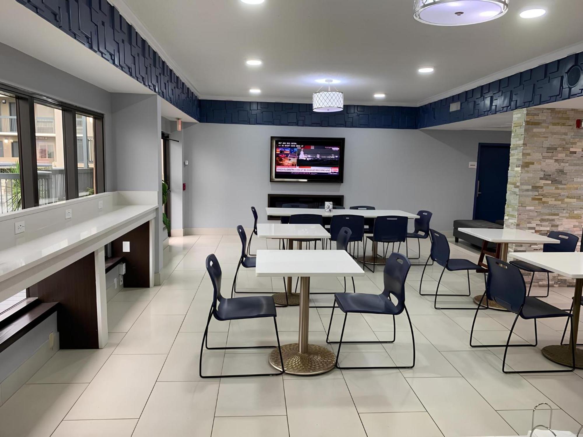 Quality Inn Олбани Екстериор снимка